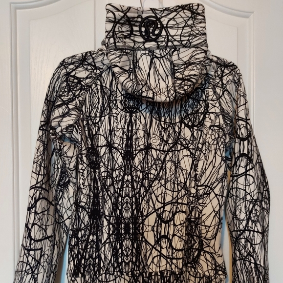 LULULEMON SCUBA HOODIE - Picture 2 of 4